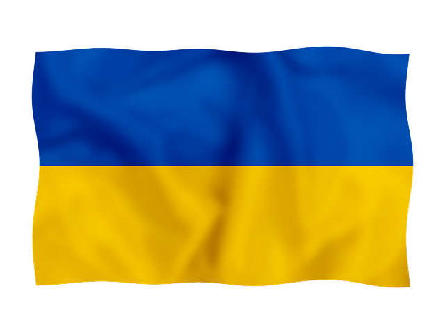 Ukrainas flagga med blått och gult fält, viftande i vinden.