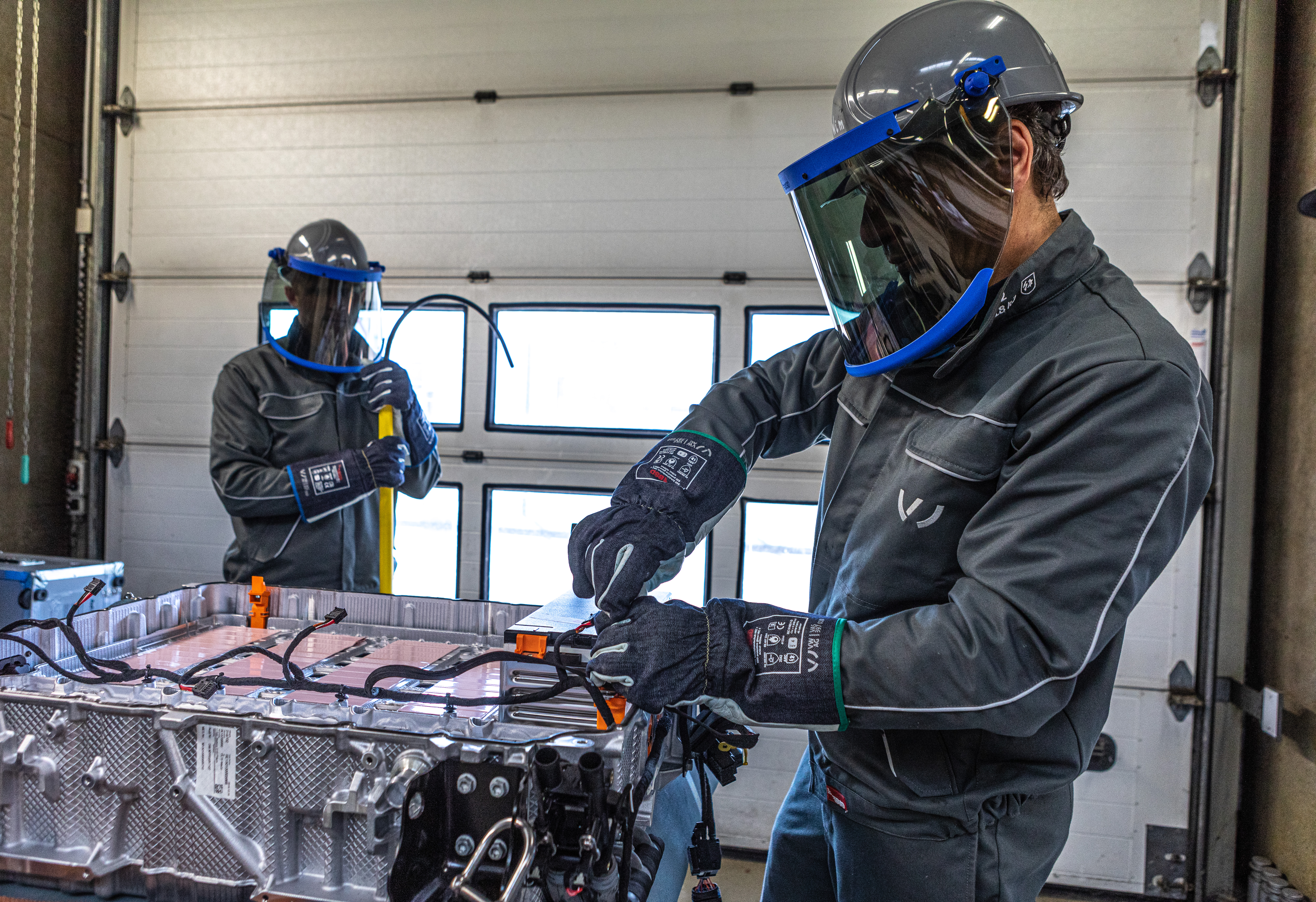 laboratory technician who verifies the digital product passport