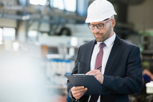 Inspecteur op de werkvloer