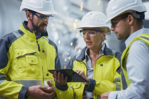 Kiwa eksperdid teostamas kontrolli