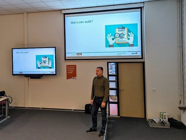 Bas Jansen geeft presentatie AVANS