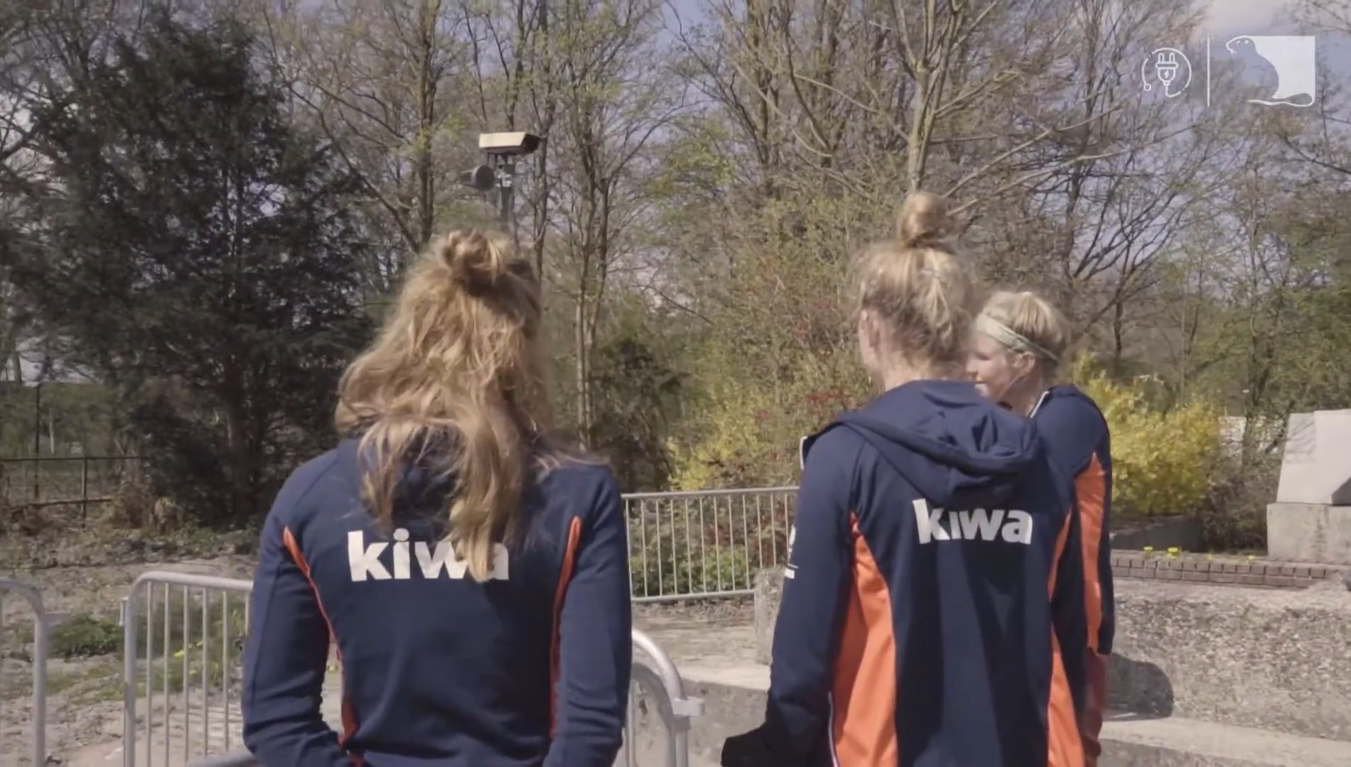 Nederlandse roei vrouwen vier-zonder op bezoek