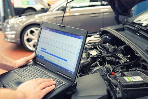 Bilreperation, service med inkopplad dator, informationssäkerhet på bilverkstad.