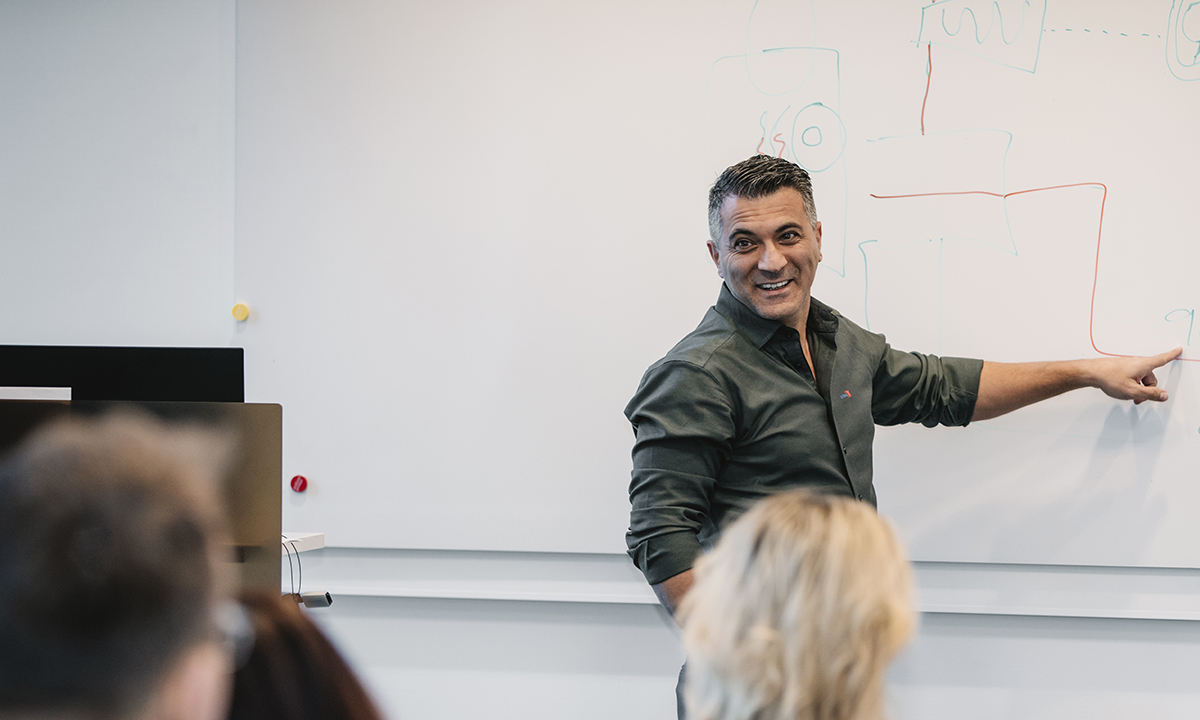 profesor dando clase