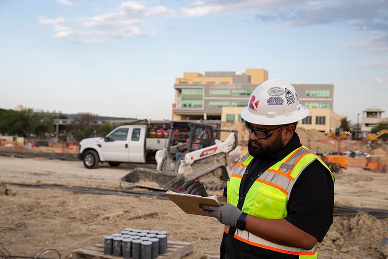 Robot arm handling a Kiwa certified solar panel